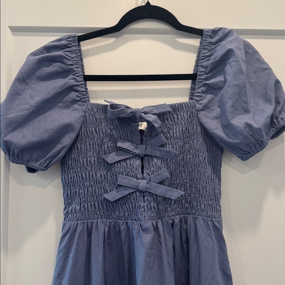 ASTR The Label Smocked Bow Midi Dress - denim blue nwot small - Picture 5 of 8